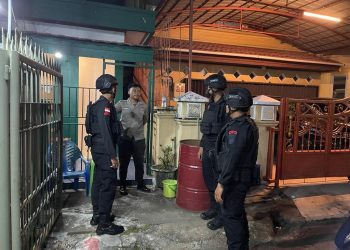 Pastikan Pilkada Berjalan Aman Dan Lancar Brimob Kalbar Terus Laksanakan Patroli