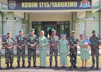 Selamat! Penghargaan Dedikasi Prajurit: Dandim 1715/Yahukimo Meriahkan Upacara Kenaikan Pangkat