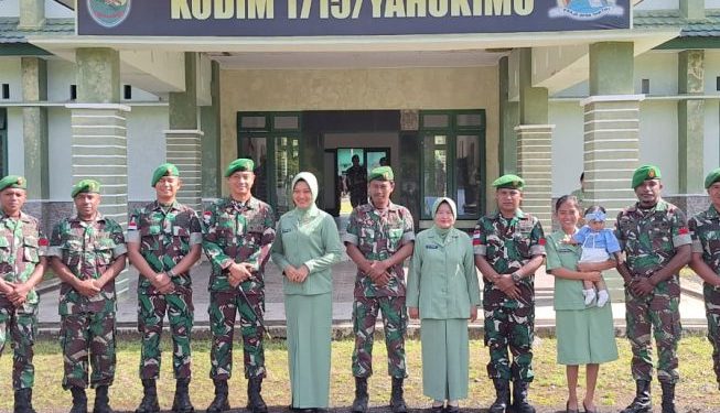 Selamat! Penghargaan Dedikasi Prajurit: Dandim 1715/Yahukimo Meriahkan Upacara Kenaikan Pangkat