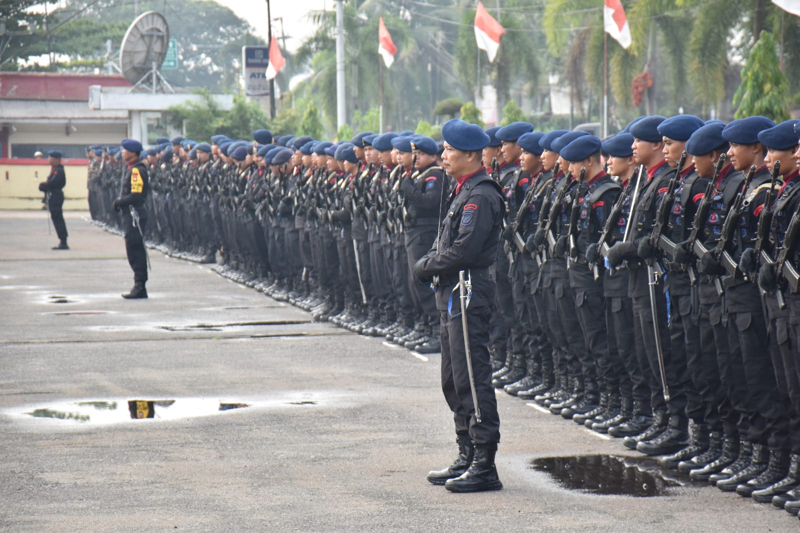 Meriahkan Semangat Persatuan: Upacara Hari Kesaktian Pancasila Bersama Satbrimob Polda Kalbar