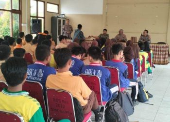 Sat Binmas Polresta Pontianak Sosialisasikan Pilkada Damai kepada Siswa SMK Negeri 4 Pontianak