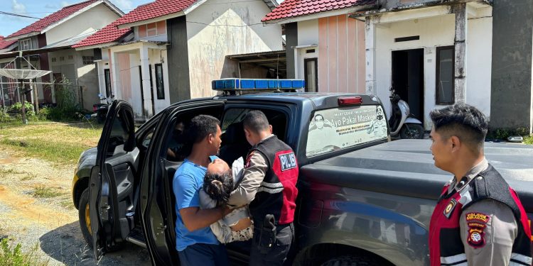 Patroli Perintis Presisi Polres Sekadau Bantu Warga Sakit yang Membutuhkan Pertolongan Cepat
