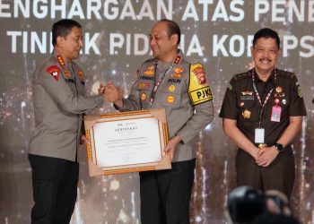 Kapolda Kalbar dan Kapolres Ketapang Raih Penghargaan Terbaik Pertama Atas Penegakan Hukum Tindak Pidana Korupsi Oleh Kepolisian RI Pada  Puncak Peringatan Hakordia Tahun 2024 Di Gedung KPK RI