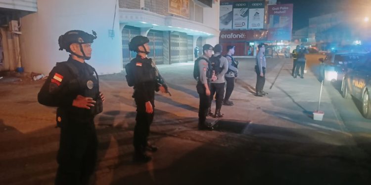 Satgas Operasi Mantap Praja Kapuas Polda Kalbar Laksanakan Patroli Malam Skala Besar Demi Terciptanya Situasi Kondusif Pasca Pleno KPUD
