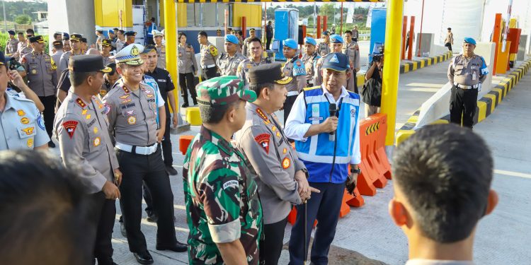 Persiapan Pengamanan Natal-Tahun Baru, Kapolri dan Panglima TNI Tinjau Gerbang Tol Prambanan