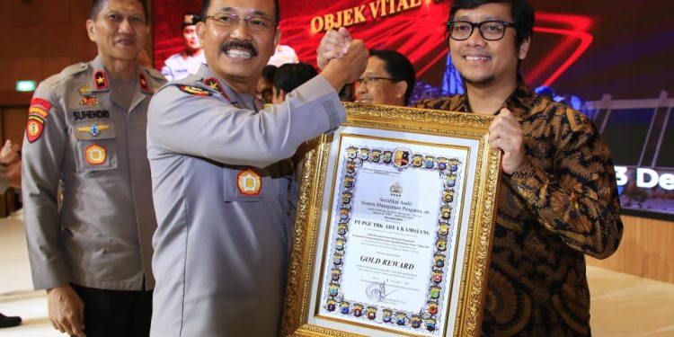 Penyerahan Sertifikat Audit Sistem Manajemen Pengamanan Objek Vital Nasional: 15 Perusahaan Raih Gold Reward