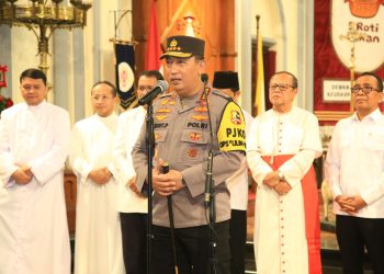 Misa Malam Natal Menkopolkam-Kapolri Sambangi Gereja Katedral Jakarta