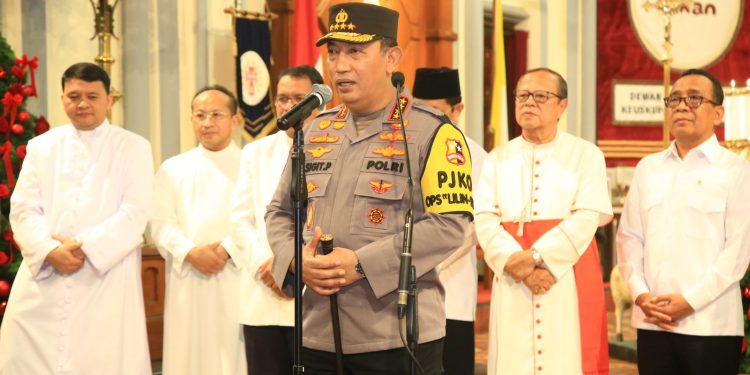 Misa Malam Natal Menkopolkam-Kapolri Sambangi Gereja Katedral Jakarta