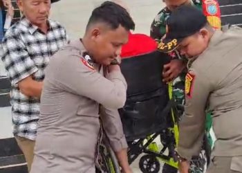 Personil Pengamanan Gereja Tunjukkan Kepedulian pada Perayaan Natal 2024