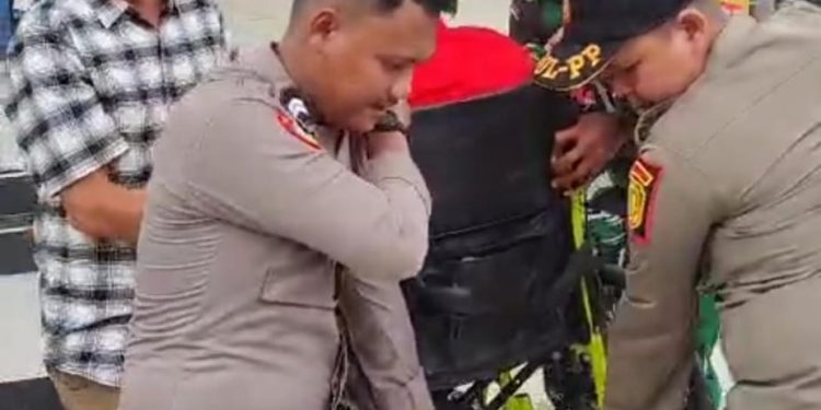 Personil Pengamanan Gereja Tunjukkan Kepedulian pada Perayaan Natal 2024