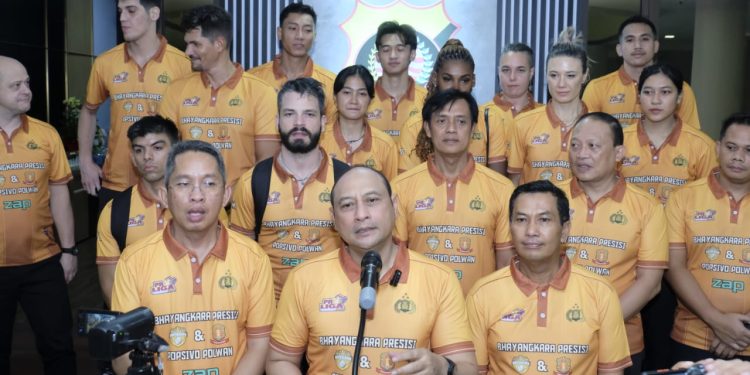 Launching Tim Voli Bhayangkara Presisi dan Popsivo Polwan : Kapolda Kalbar Optimis 2025 Masuk Final