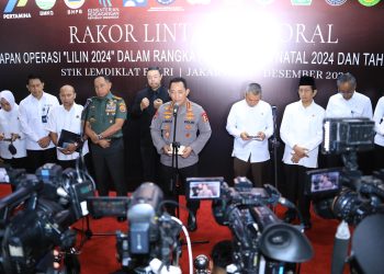 Kapolri: Personel Gabungan Polri-TNI Amankan 61 Ribu Lokasi Ibadah dan Rekreasi Saat Natal-Tahun Baru