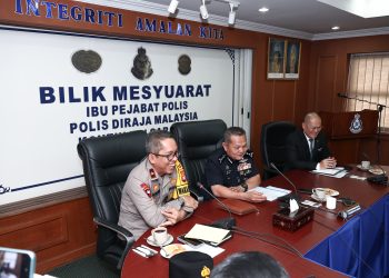 Perkuat Kerjasama Antara Polda Kalbar Dengan PDRM Guna Keamanan Wilayah Perbatasan, Wakapolda Kalbar Beserta Perwakilan Pejabat Polda Kalbar Melakukan Kunjungan Ke IPK Sarawak Polis Diraja Malaysia