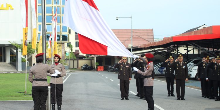 Menuju Indonesia Emas 2045, Polda Kalbar Laksanakan Upacara Peringatan Hari Ibu ke-96