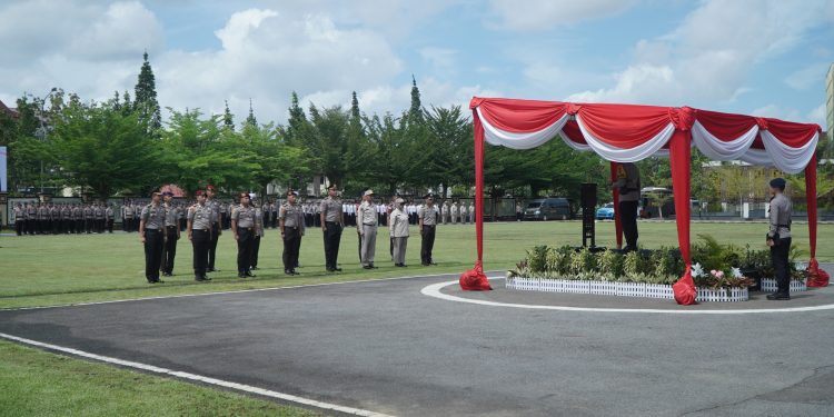 Upacara Kenaikan Pangkat Personel Polri di Lapangan Jananuraga Mapolda Kalbar: Saksi Bisu Pertumbuhan Karier Bhayangkara