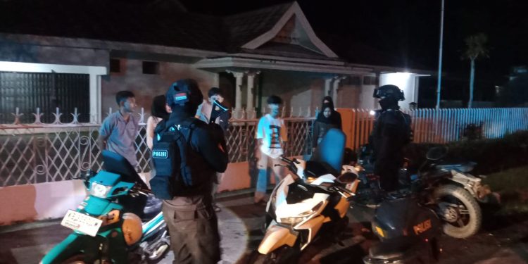 Patroli Gabungan Polres Singkawang Jaga Ketertiban Malam Akhir Pekan.