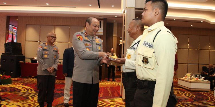 Kapolda Kalbar Mempimpin Syukuran HUT Satuan Pengamanan (Satpam) Ke-44 Tahun 2024