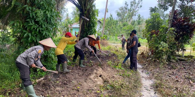 Persiapan Jalan untuk Acara Penanaman Jagung Serentak di Singkawang Timur Dimulai
