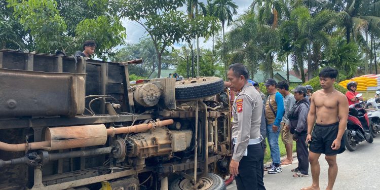 Truk Rem Blong Tabrak Tiga Sepeda Motor di Kubu Raya, Dua Korban Luka Serius