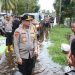 Sigap Kunjungi Daerah Banjir di Mempawah : Kapolda Kalbar Bersama Tim Salurkan Bantuan kepada Warga Terdampak Bencana