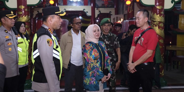 Wujudkan Rasa Aman di Malam Imlek 2576, Personil Gabungan Amankan Lokasi Ibadah