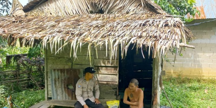 Aipda Parmin Berbagi Kepedulian dengan Warga Disabilitas di Samalantan