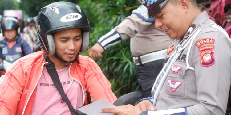 Respons Cepat Ditsamapta Polda Kalbar atasi Karhutla di Sungai Kakap