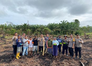 Pamatwil Polda Kalbar Hadiri Penanaman Jagung di Desa Sungai Ringin