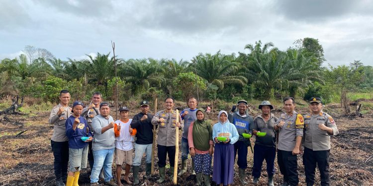 Pamatwil Polda Kalbar Hadiri Penanaman Jagung di Desa Sungai Ringin