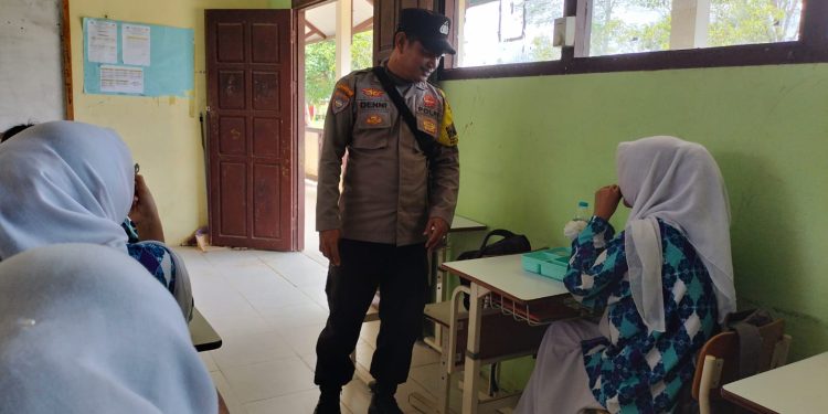 BHABINKAMTIBMAS KECAMATAN SINGKAWANG UTARA MONITOR GIAT PROGRAM PEMBERIAN MAKAN BERGIZI GRATIS KEPADA PENERIMA MAMFAAT