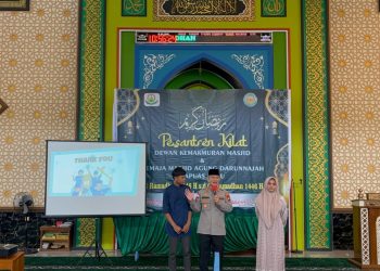 Kapolres Kapuas Hulu Berikan Materi Pengenalan Diri dan Potensi Remaja di Pesantren Kilat Masjid Agung Darunnajah
