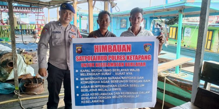 Berikan Rasa Aman Dan Nyaman  Kepada Para Nelayan Sat Pol Airud Polres Ketapang Laksanakan Patroli Perairan