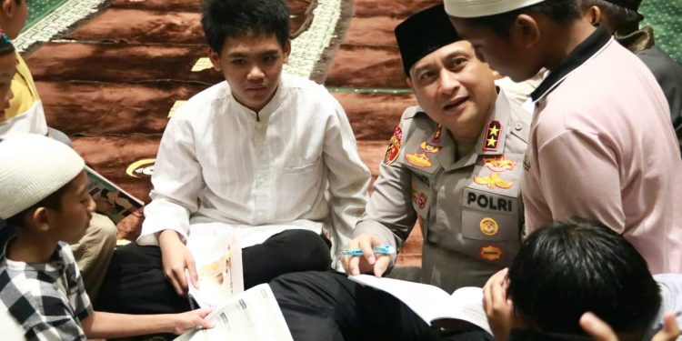 Kapolda Kalbar Beri Kultum Ramadan di Masjid Raya Mujahidin, Ajak Warga Jaga Keamanan
