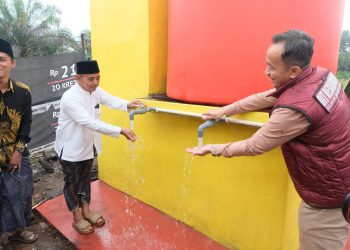 Peduli Masyarakat, Polda Kalbar Berikan Bantuan Fasilitas Air Bersih Berupa Sumur Bor Di Ponpes Darul Amin.