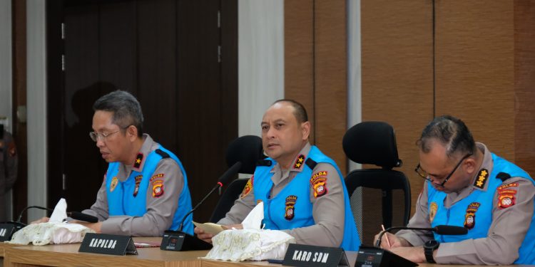 Kapolda Kalbar Pimpin Penandatanganan Pakta Integritas Penerimaan Taruna/i Akpol, Bintara, dan Tamtama Polri Tahun 2025.