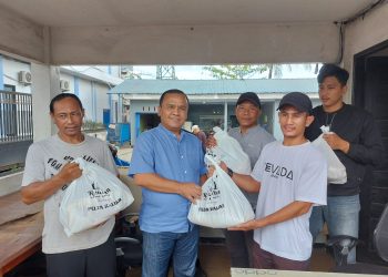 Polda Kalbar Berbagi Keceriaan Ramadhan: 200 Paket Bansos Sembako Disalurkan untuk Buruh Bongkar Muat