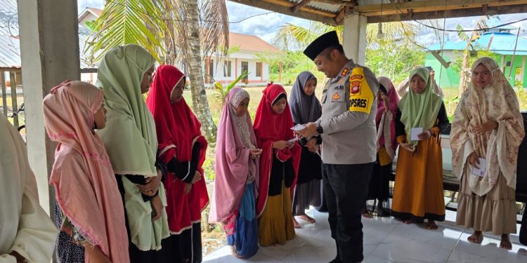 Kapolres Kubu Raya Safari Ramadhan ke Pondok Pesantren: Momen Berbagi Bersama Santri dengan Bansos Sembako