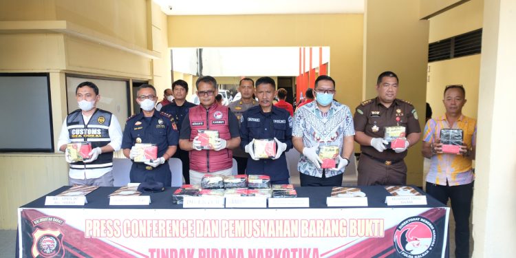 Musnahkan 19.953,60 Gram Sabu, Ditresnarkoba Polda Kalbar Amankan 4 Tersangka