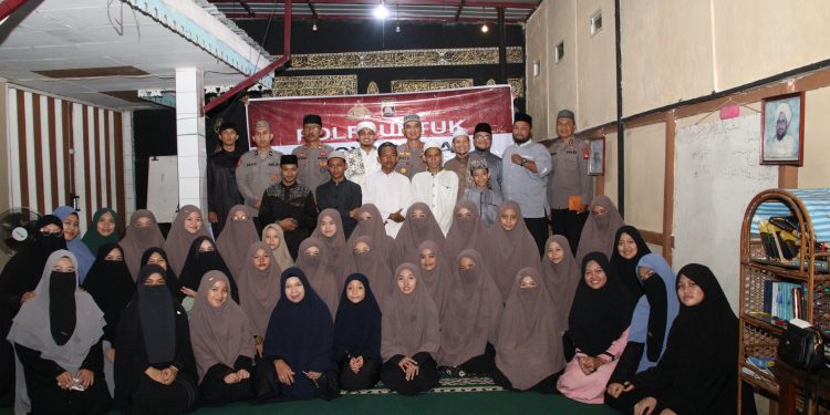 Polda Kalbar Gelar Buka Puasa Bersama dengan Panti Asuhan dan Komunitas Masyarakat