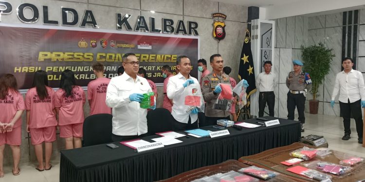 2,5 Kg Sabu Berhasil Diamankan Selama Operasi Pekat Kapuas 2025, Polda Kalbar Gelar Konferensi Pers.