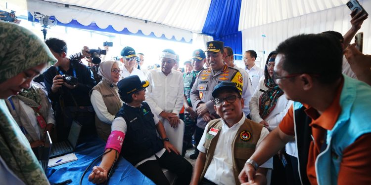 Tinjau Rest Area KM 57, Kapolri Pastikan Kelancaran dan Pelayanan Masyarakat saat Arus Mudik