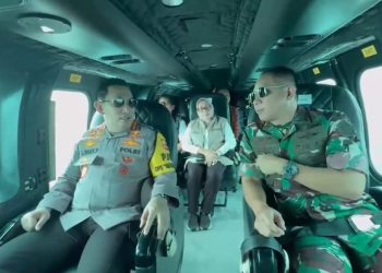 Menko PMK, Kapolri-Panglima TNI Naik Heli Pantau Arus Mudik di Pelabuhan Merak