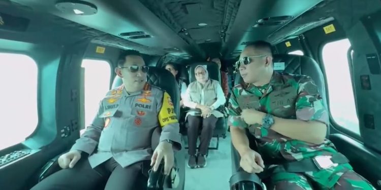 Menko PMK, Kapolri-Panglima TNI Naik Heli Pantau Arus Mudik di Pelabuhan Merak