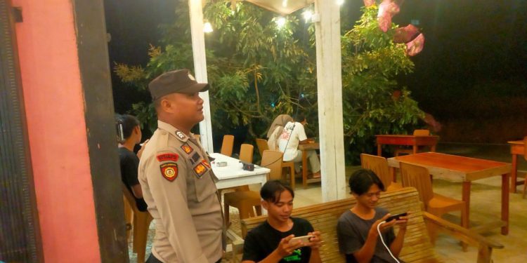 Cegah Terjadinya Gangguan Kamtibmas, Polsek Kota Baru Gelar Patroli Dan Berikan Himbauan