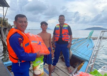 Peduli Nelayan, Polres Bengkayang Salurkan Bantuan dan Edukasi Keselamatan di Pulau Lemukutan