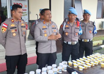 Polres Sambas laksanakan Pemeriksaan Urine Anggota oleh Bidpropam Polda Kalbar