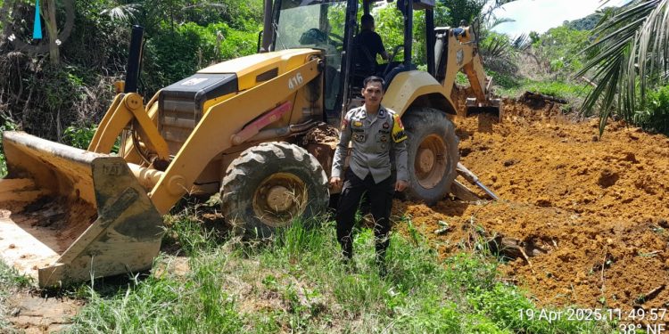 Pengolahan Lahan Jagung Percontohan, Wujud Komitmen Polsek Sebangki untuk Masyarakat