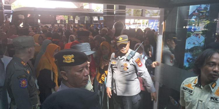 Polres Singkawang Bersama Instansi Terkait Lakukan Pengamanan Pemberangkatan Calon Jemaah Haji Tahun 2025