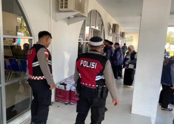 Polres Sanggau Kawal Keberangkatan 105 Jamaah Haji Menuju Pontianak