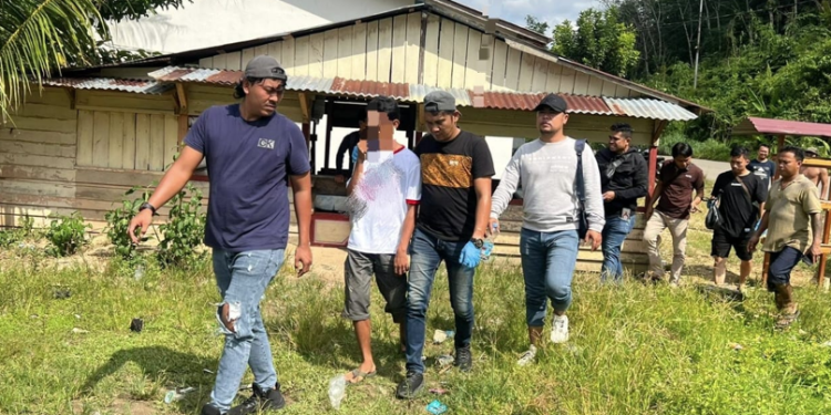 Tim Jatanras Sat Reskrim Polres Landak Bersama Unit Reskrim Polsek Menyuke Tangkap Pelaku Pembunuhan
